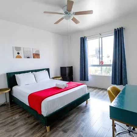 Samesun Hollywood Hotel & Hostel